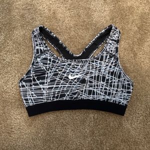 Nike Women’s Patterned Sports Bra Size S